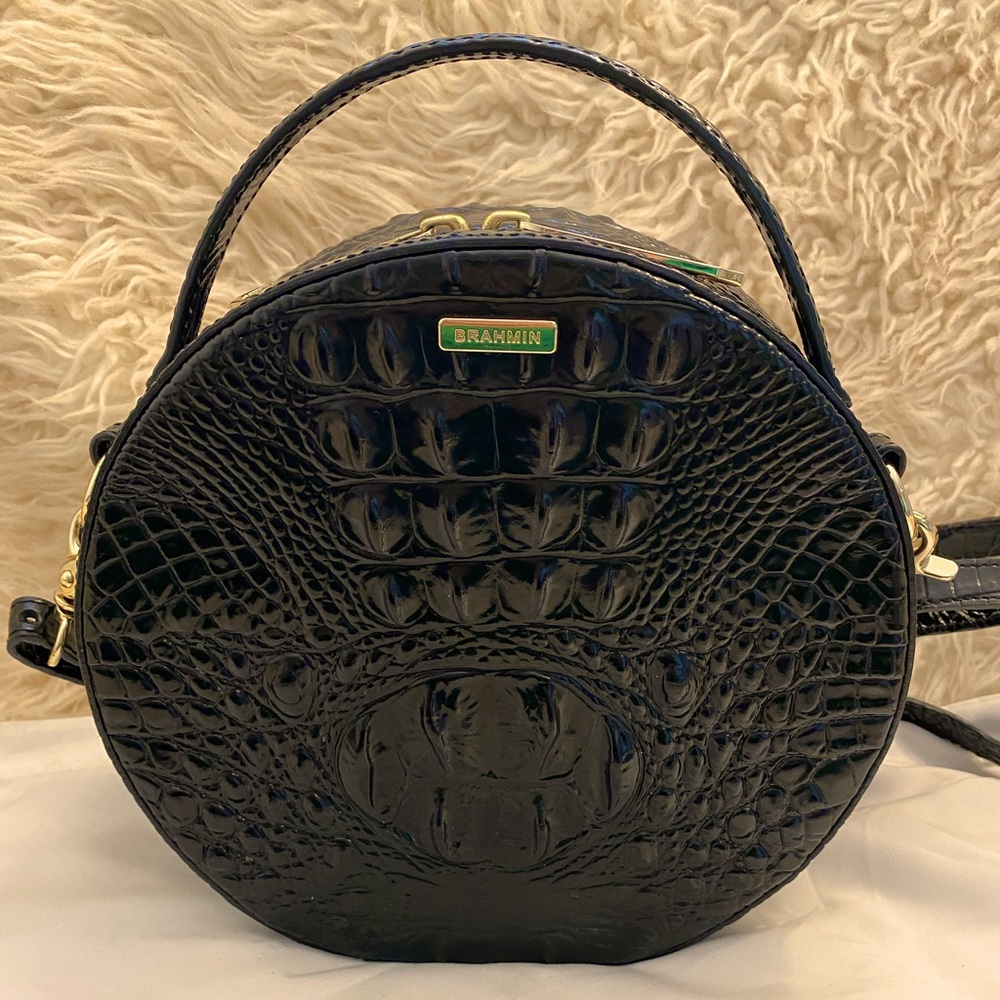 Gorgeous like new round Brahmin croc embossed bag/crossbody.